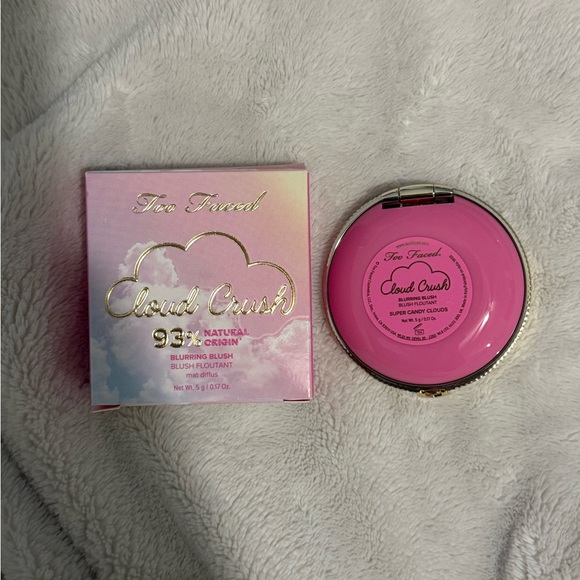 Too Faced cloud crush blurring blush, shade Super Candy Clouds - Picture 3 of 6